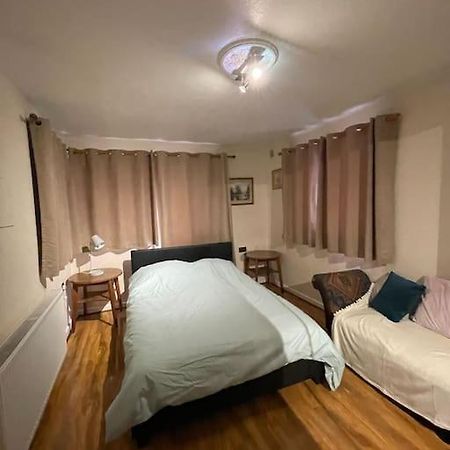 Spacious Bungalow In London, Near Central London, The Excel Centre And The O2, Ideal For Families Exterior foto