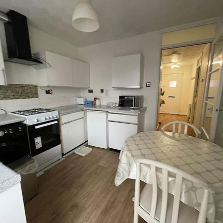 Spacious Bungalow In London, Near Central London, The Excel Centre And The O2, Ideal For Families Exterior foto