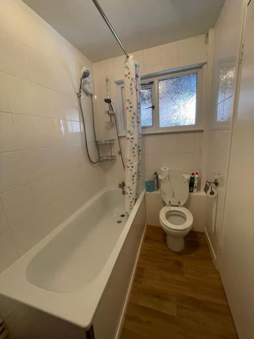 Spacious Bungalow In London, Near Central London, The Excel Centre And The O2, Ideal For Families Exterior foto
