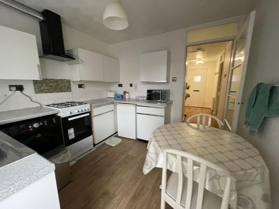 Spacious Bungalow In London, Near Central London, The Excel Centre And The O2, Ideal For Families Exterior foto